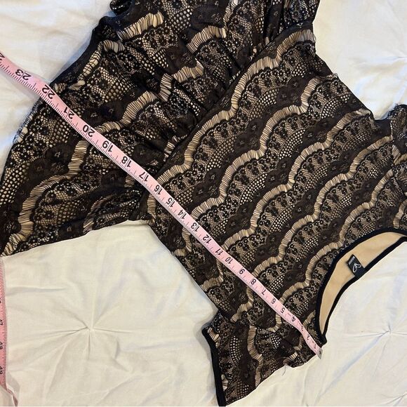 Windsor Women's Black Lace Layered Crew Neck Short Sleeve Peplum Top Size Medium - Picture 6 of 8